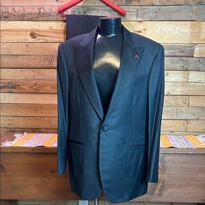 Isaia Napoli Aquaspider 160’s. Custom black EUC tuxedo suit.